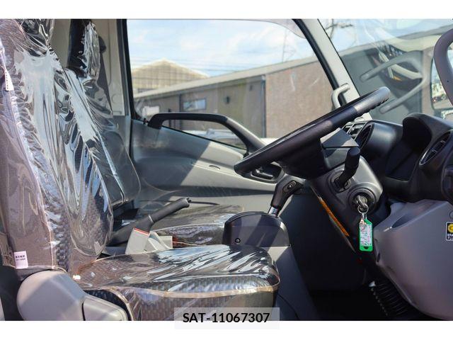 Hino DUTRO 2023-12 6904487-13