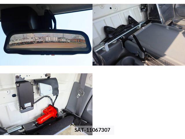 Hino DUTRO 2023-12 6904487-17