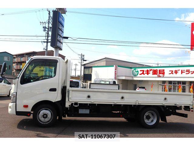 Hino DUTRO 2023-12 6904487-1