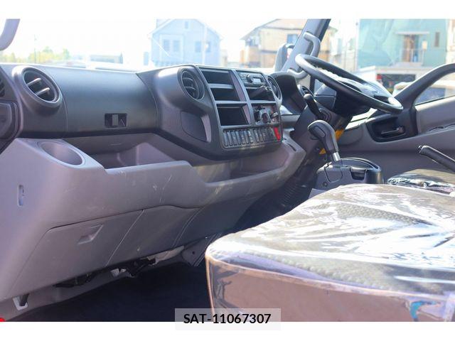 Hino DUTRO 2023-12 6904487-19