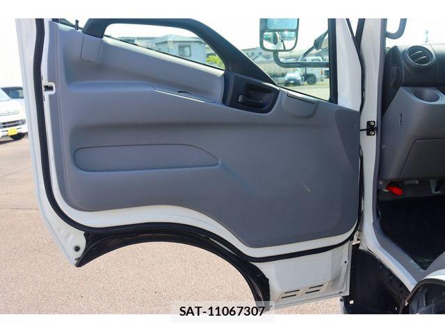Hino DUTRO 2023-12 6904487-24