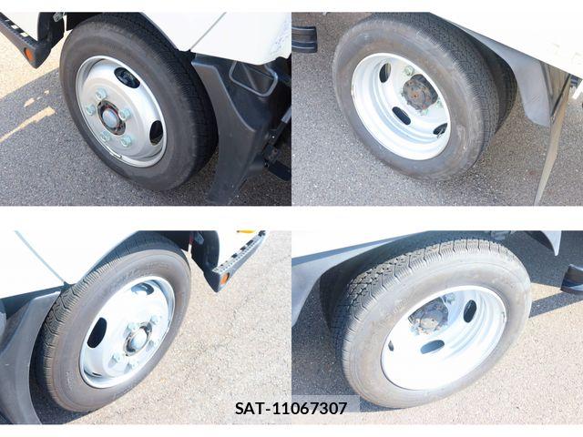 Hino DUTRO 2023-12 6904487-28