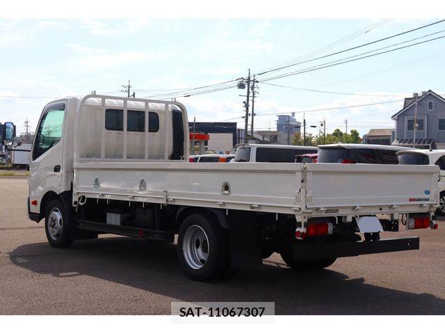 Hino DUTRO 2023-12 6904487-2