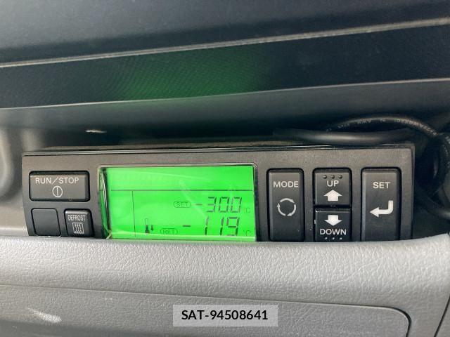 Hino DUTRO 2014-05 6904503-18