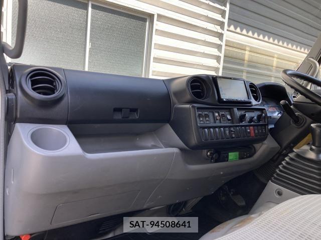 Hino DUTRO 2014-05 6904503-21