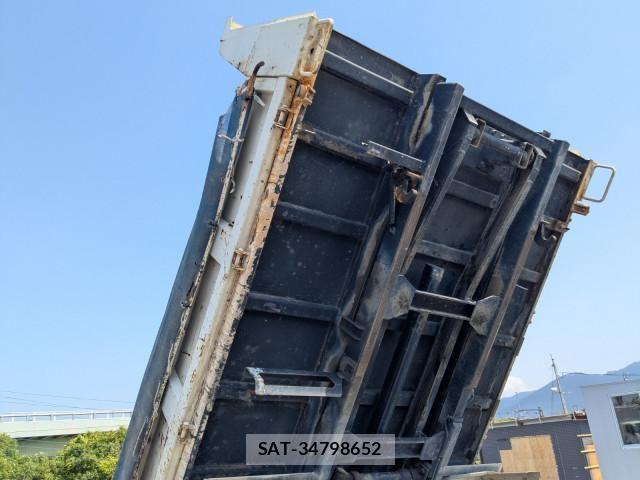 Hino DUTRO 2017-02 6904485-16