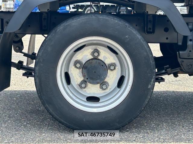 Hino DUTRO 2019-05 6904496-9