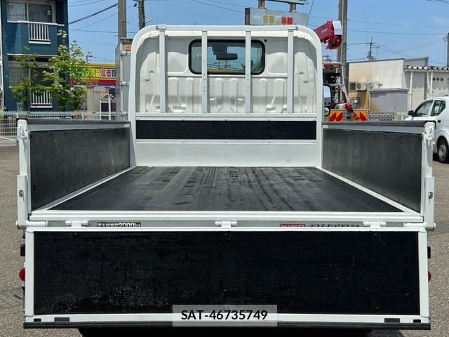 Hino DUTRO 2019-05 6904496-15