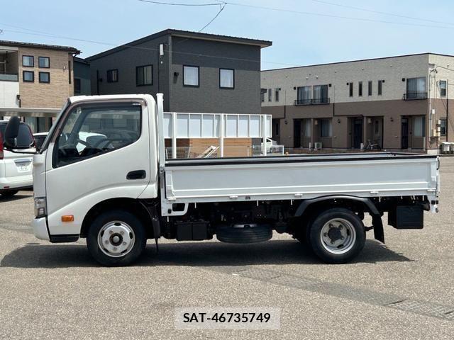 Hino DUTRO 2019-05 6904496-17