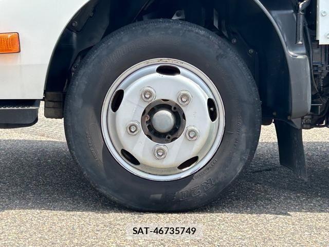 Hino DUTRO 2019-05 6904496-18