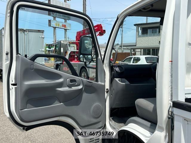 Hino DUTRO 2019-05 6904496-21