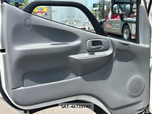 Hino DUTRO 2019-05 6904496-22