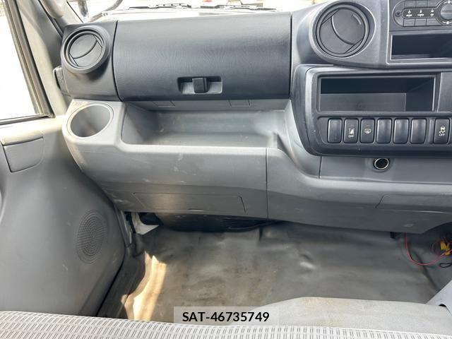 Hino DUTRO 2019-05 6904496-25