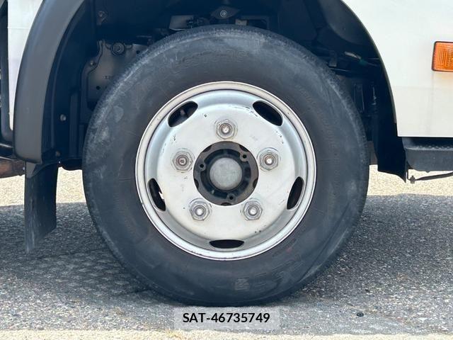 Hino DUTRO 2019-05 6904496-8
