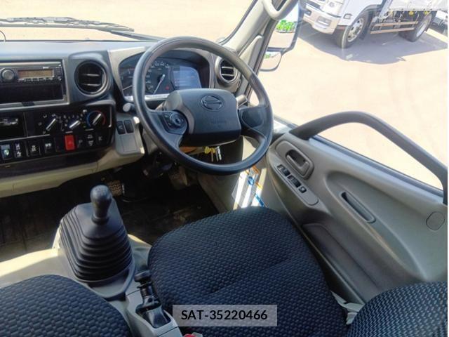 Hino DUTRO 2023-08 6904478-24