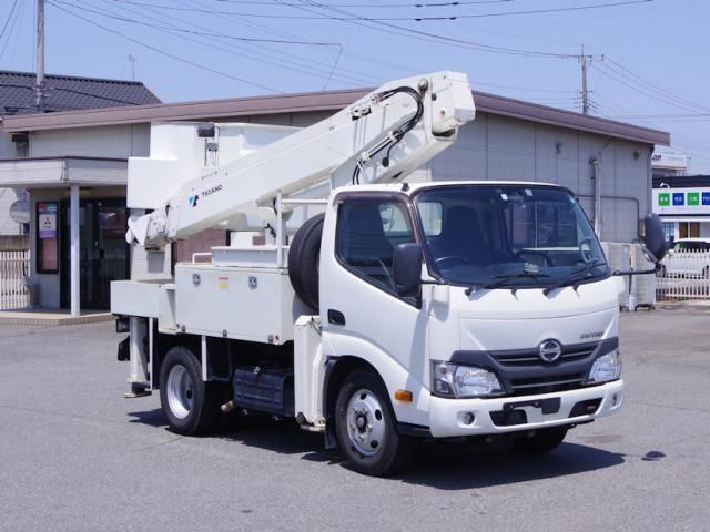 Hino DUTRO 2017-12 6919885-1