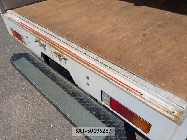 Hino DUTRO 2018-02 6904492-9