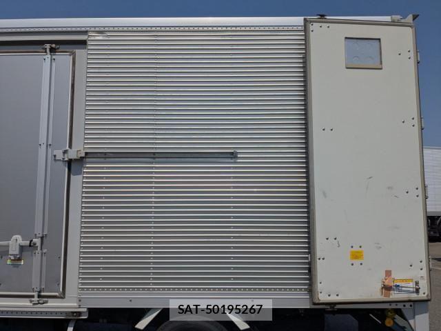 Hino DUTRO 2018-02 6904492-18