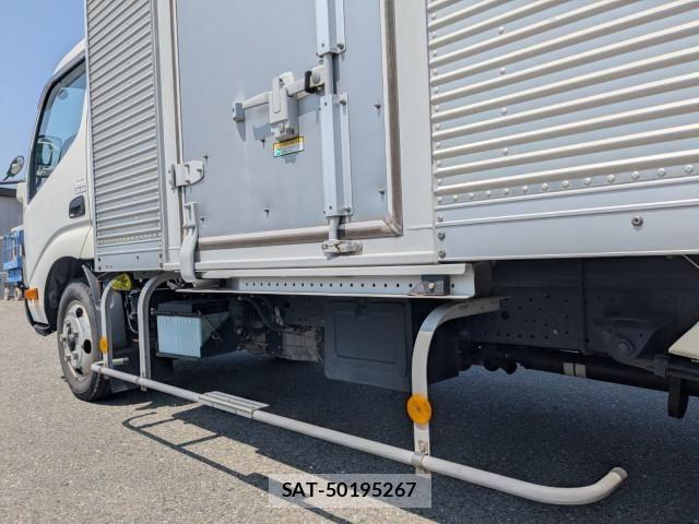 Hino DUTRO 2018-02 6904492-22