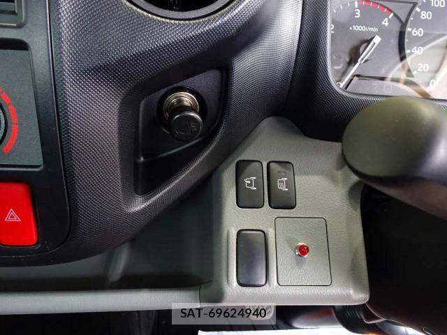 Hino DUTRO 2024-06 6904462-13