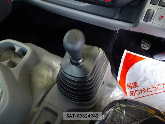 Hino DUTRO 2024-06 6904462-15