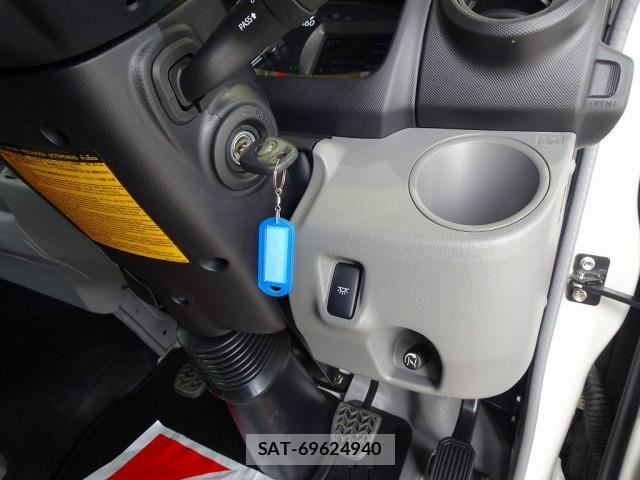 Hino DUTRO 2024-06 6904462-18