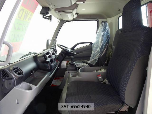 Hino DUTRO 2024-06 6904462-8