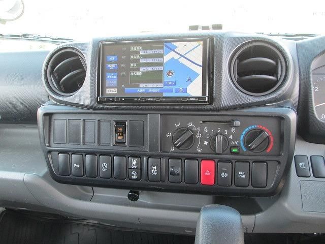 Hino DUTRO 2022-03 6919886-17