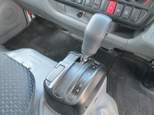 Hino DUTRO 2022-03 6919886-18
