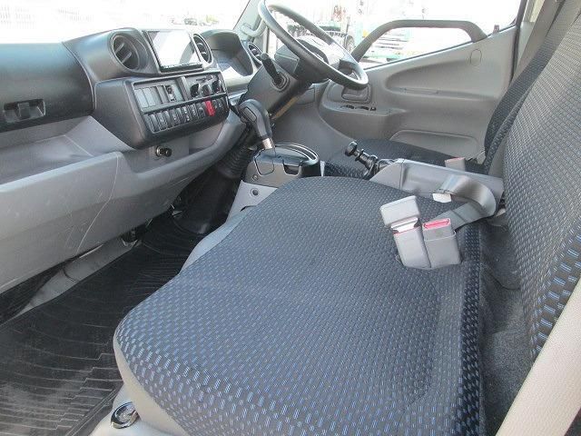 Hino DUTRO 2022-03 6919886-23