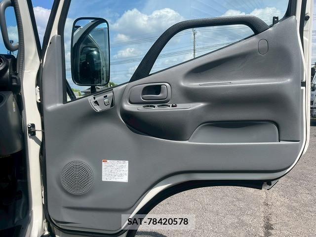 Hino DUTRO 2022-03 6904479-18