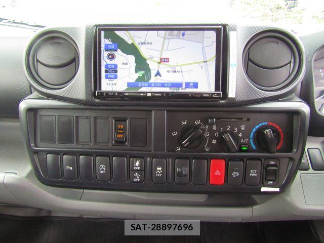 Hino DUTRO 2022-03 6904495-17