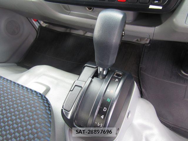 Hino DUTRO 2022-03 6904495-18