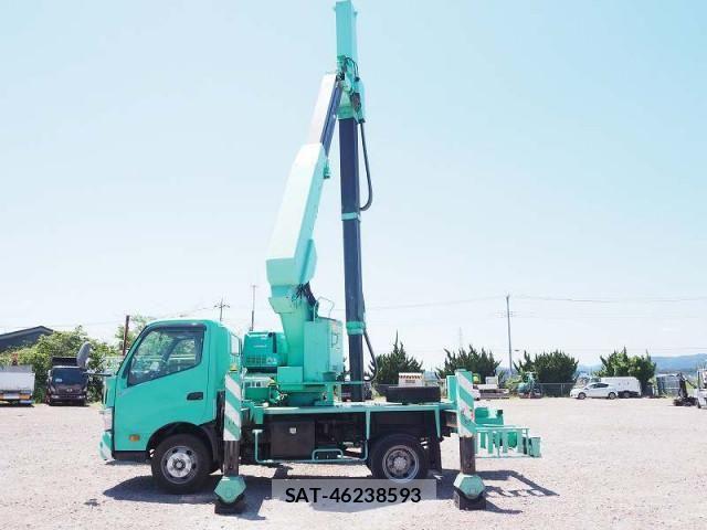 Hino DUTRO 2014-04 6904480-13