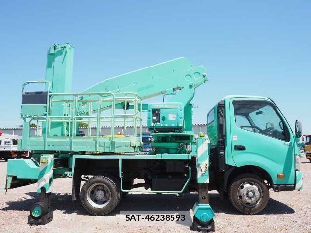 Hino DUTRO 2014-04 6904480-1