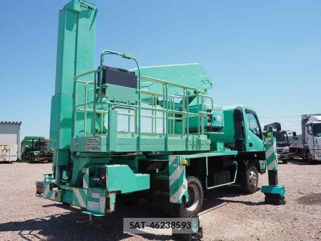 Hino DUTRO 2014-04 6904480-2