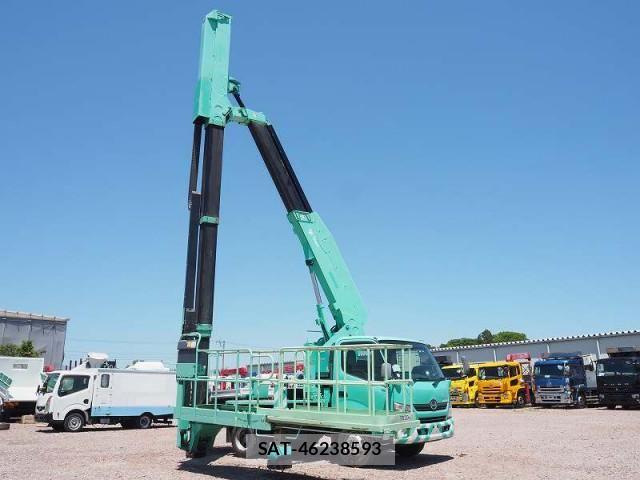 Hino DUTRO 2014-04 6904480-8