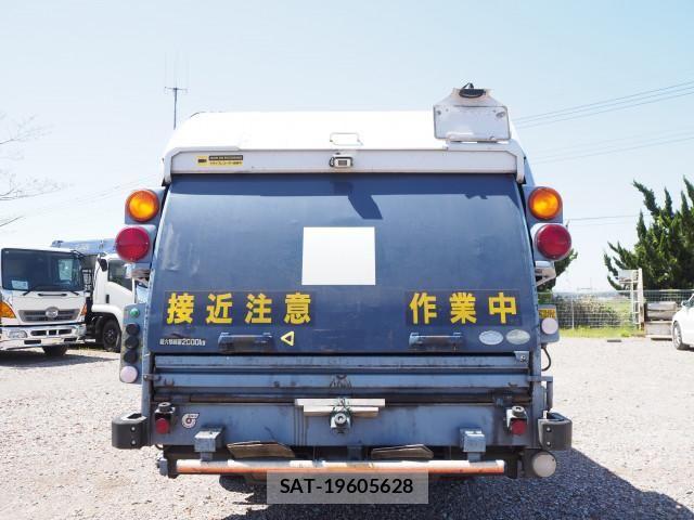 Hino DUTRO 2017-11 6904481-3