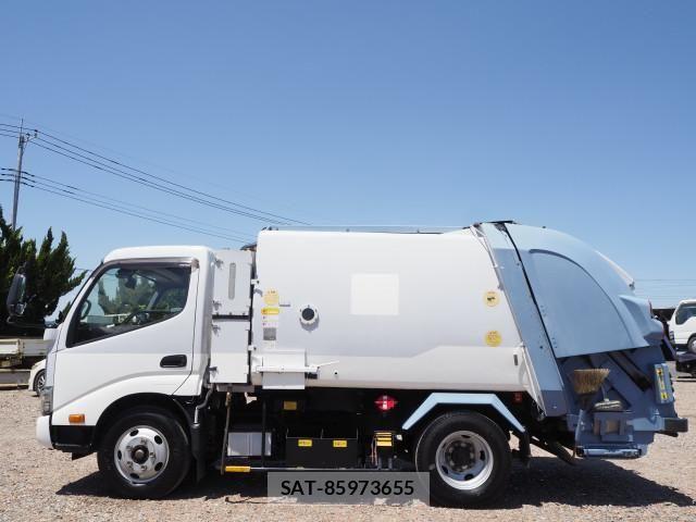 Hino DUTRO 2017-11 6904484-1