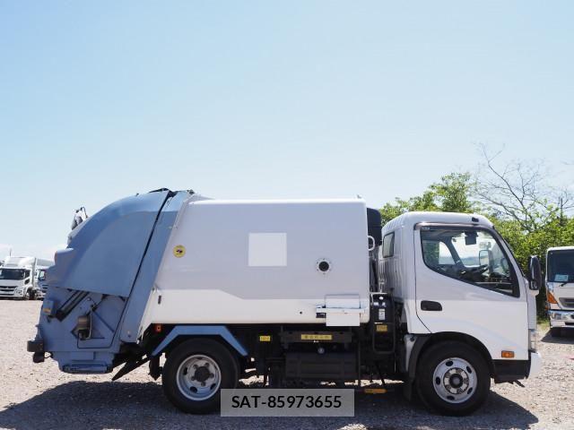 Hino DUTRO 2017-11 6904484-5
