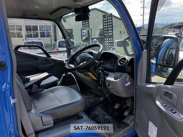 Hino DUTRO 2020-04 6904459-1