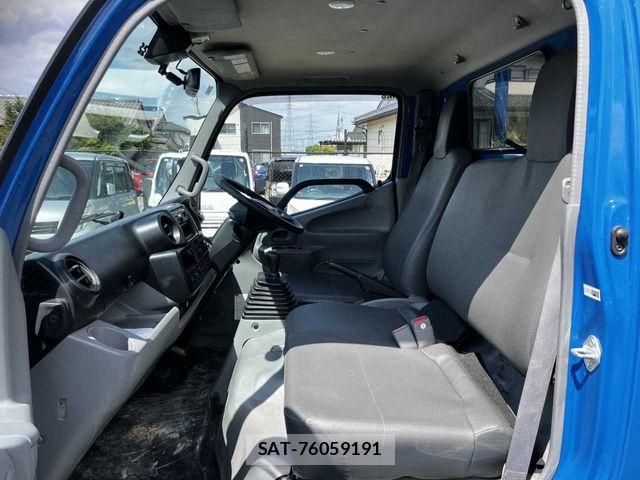 Hino DUTRO 2020-04 6904459-3