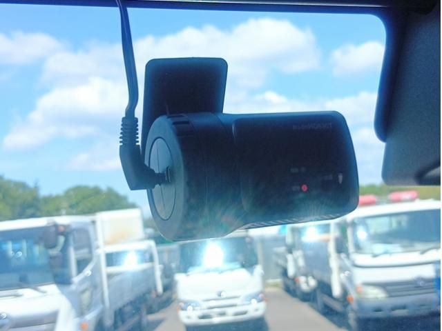 Hino DUTRO 2022-05 6964392-21