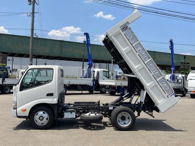 Hino DUTRO 2024-09 6964377-4
