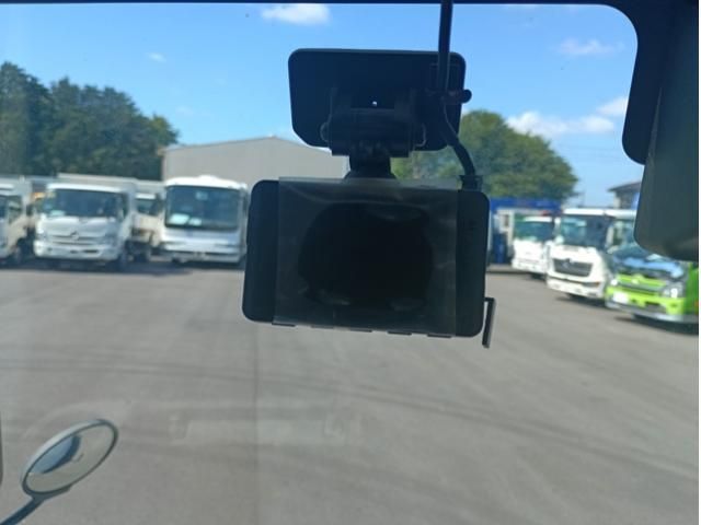 Hino DUTRO 2023-04 6964386-25
