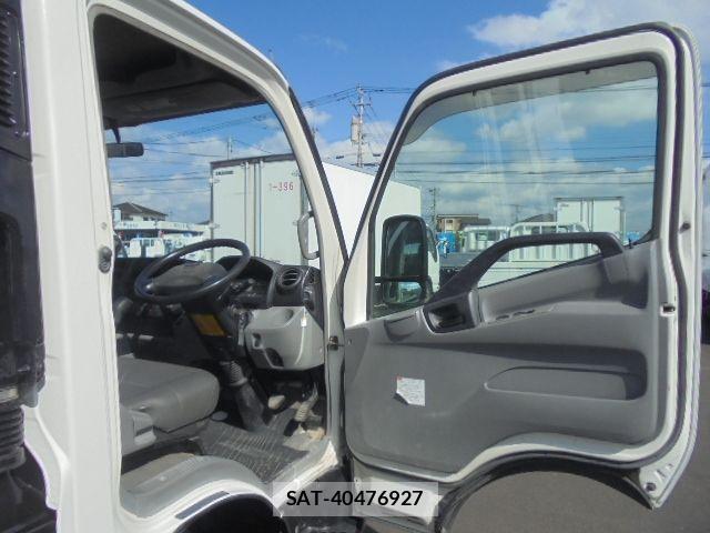 Hino DUTRO 2013-10 6993233-8