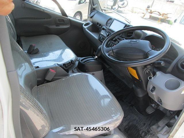 Hino DUTRO 2019-03 7020377-22