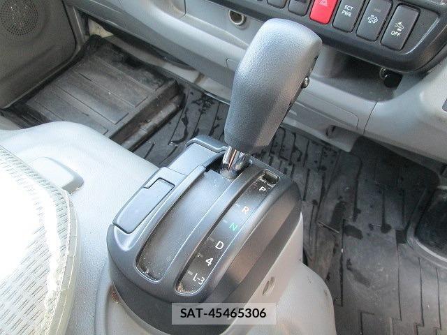 Hino DUTRO 2019-03 7020377-24