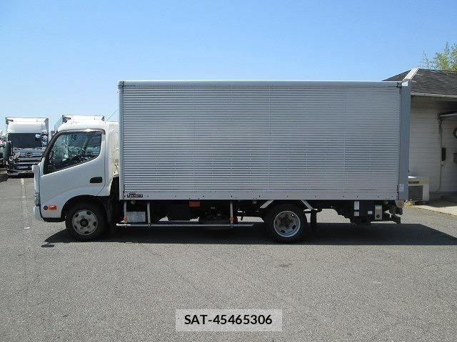 Hino DUTRO 2019-03 7020377-4