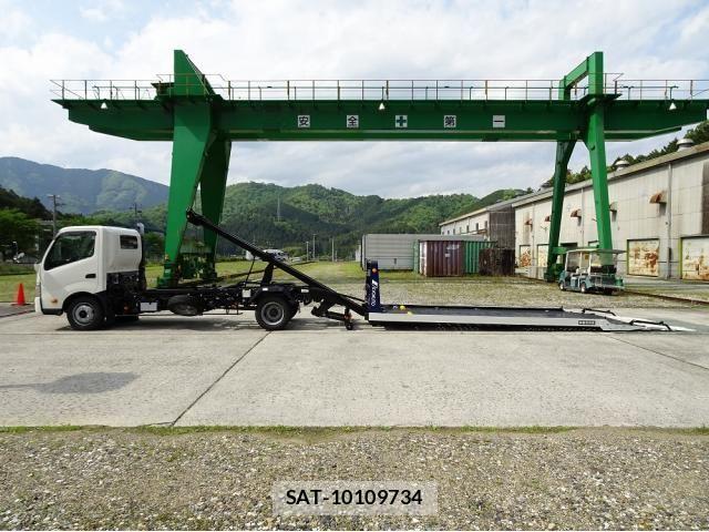 Hino DUTRO 2025-09 7058343-4